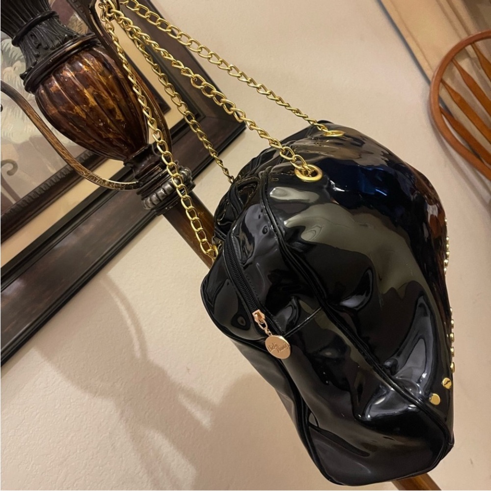 Elegant Nicki Minaj Black Patent Leather Bag with Gold Accents - Picture 4 of 15